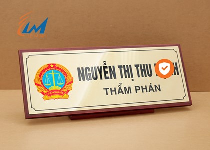 Biển chức danh gỗ để bàn
